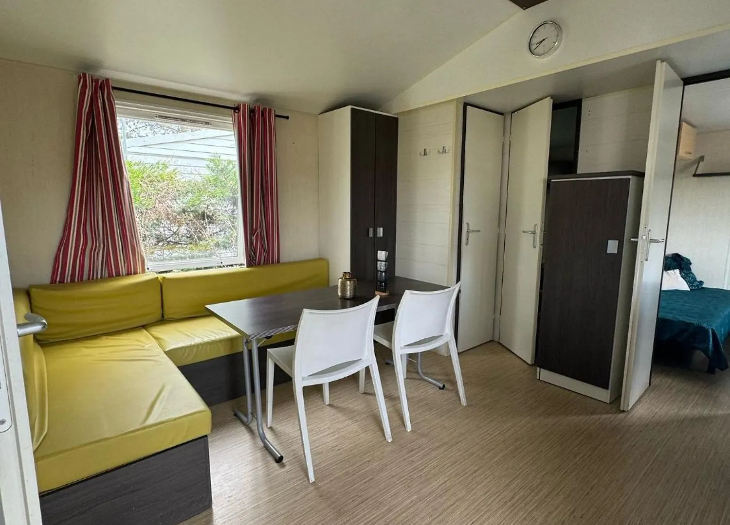 Camping Logement Entier 3 Chambres La Roque-d'Antheron 0*,  France