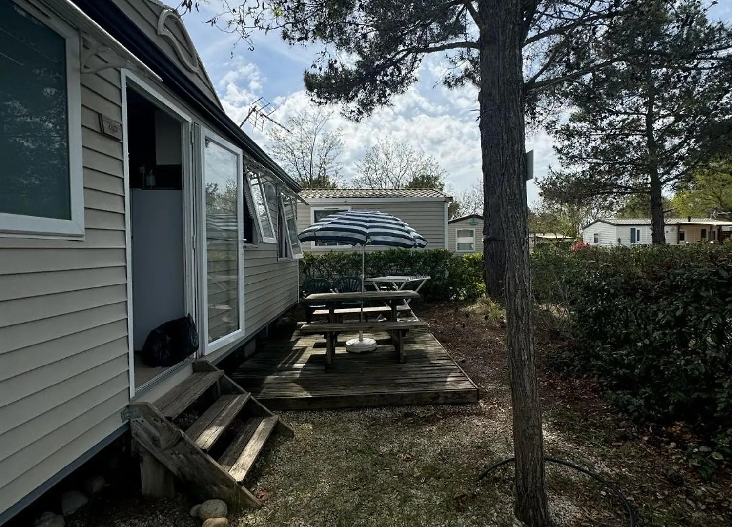Camping Logement Entier 3 Chambres La Roque-d'Antheron Campsite