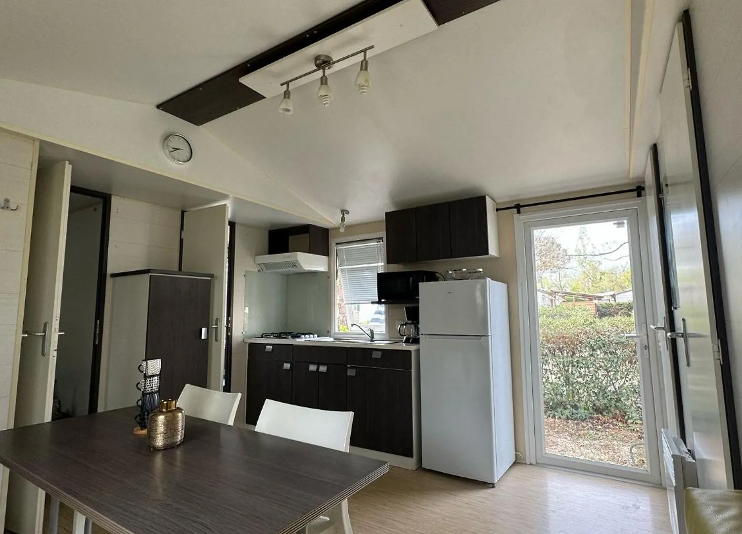 Campsite Camping Logement Entier 3 Chambres La Roque-d'Antheron France