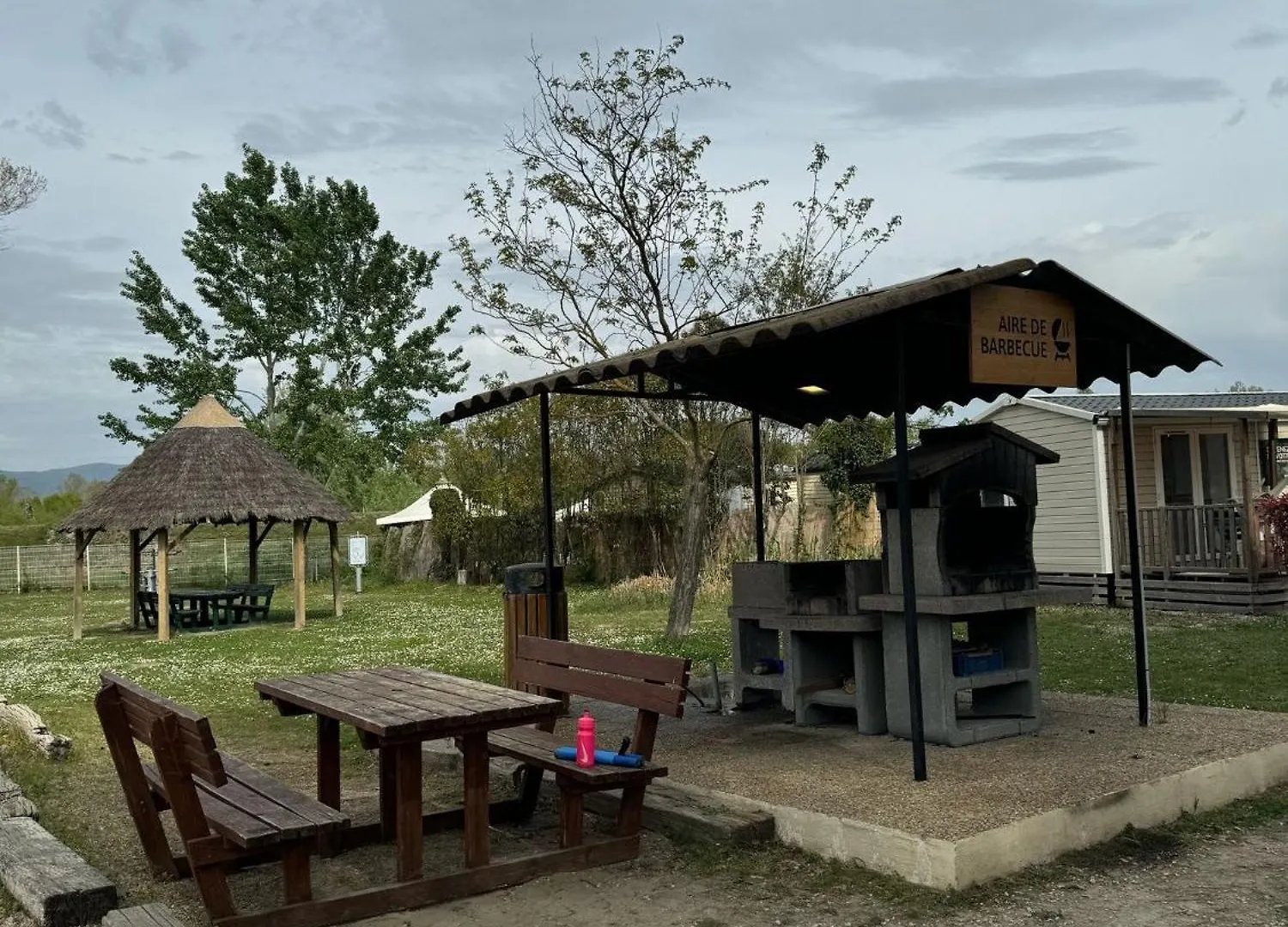 Camping Logement Entier 3 Chambres La Roque-d'Antheron